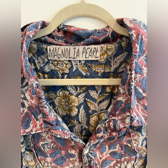 Magnolia Pearl Designer Floral Button Down - Picture 2 of 3